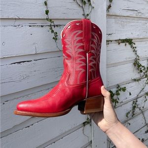 Tecovas: The Jolene - Cherry Bovine / 8.5 / B-Average worn one time